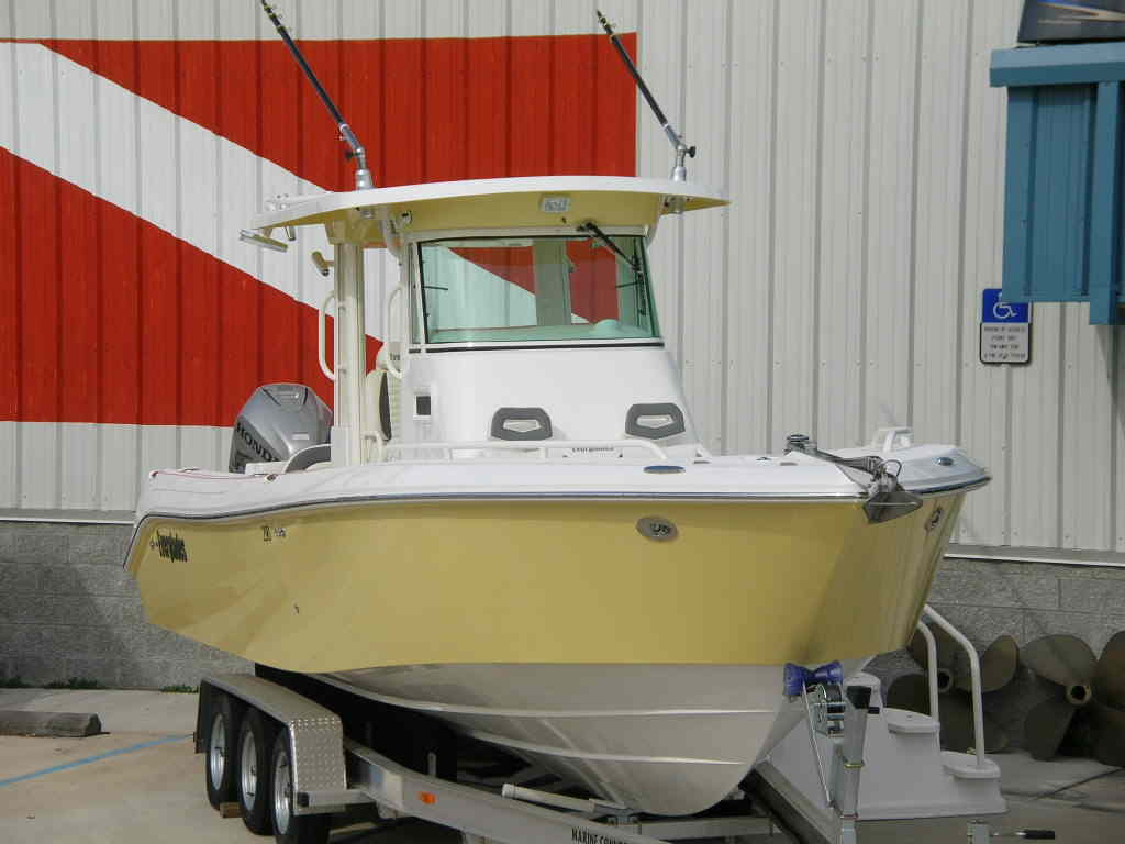 Everglades 290 Pilot Offshore boat - Winner at the 2005 Miami Boat Show